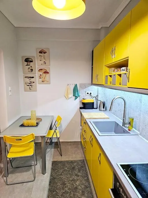 Yellow Kitchen Apartment, City Central Location Szaloniki Apartman